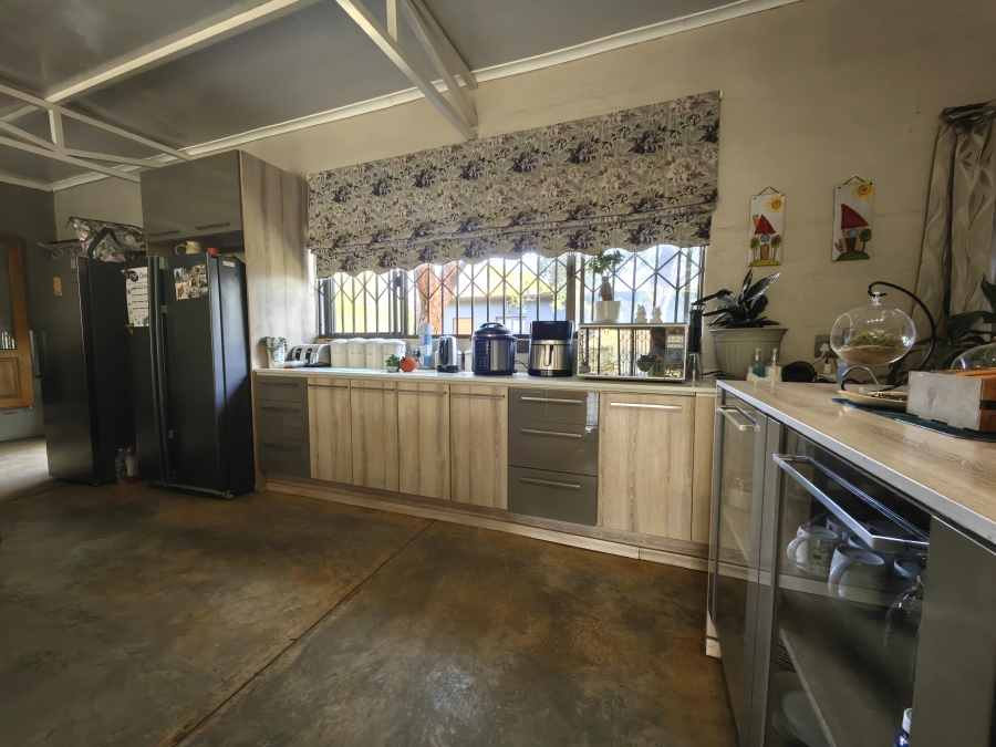 5 Bedroom Property for Sale in Buffelshoek AH North West